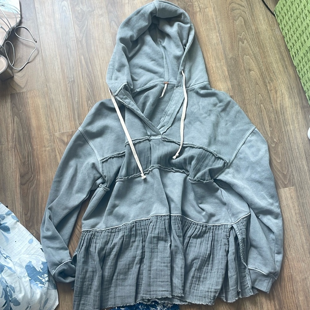 Free People detailed sweatshirt - worn once!